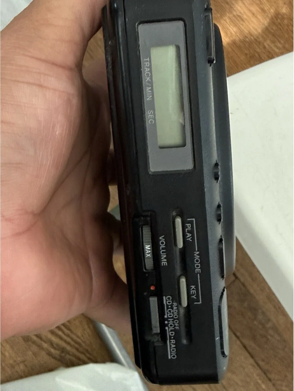 Sony Discman MegaBass D-T24 Portable FM/AM CD Compact Player , Working Great